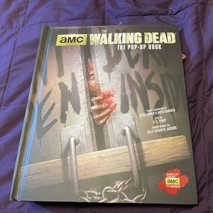 AMCs The Walking Dead Pop-Up Book
